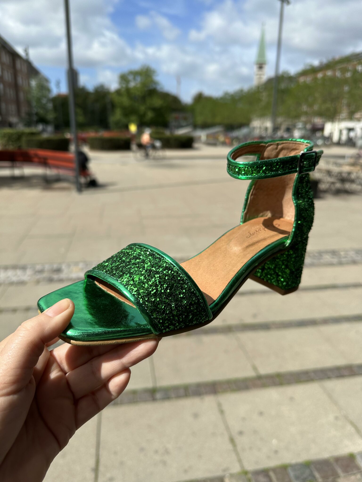 Anzai lede efter bluse Alice G. sandal, Green glitter | MANIA Copenhagen